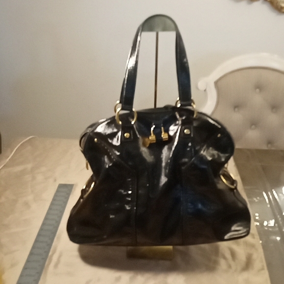 Elegant YSL Black Patent Leather Handbag - Picture 3 of 9